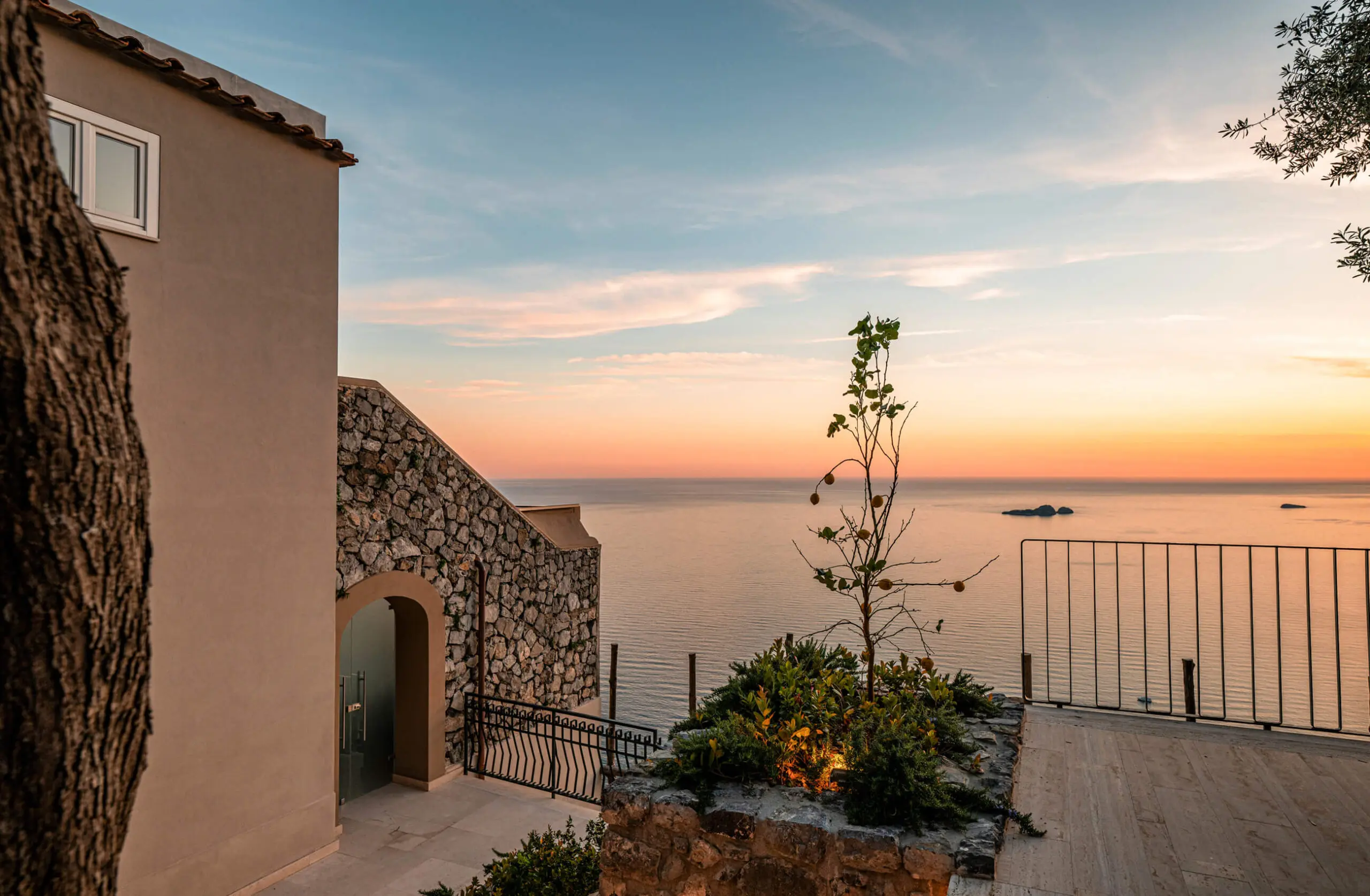 Gardens and terraces Above Positano